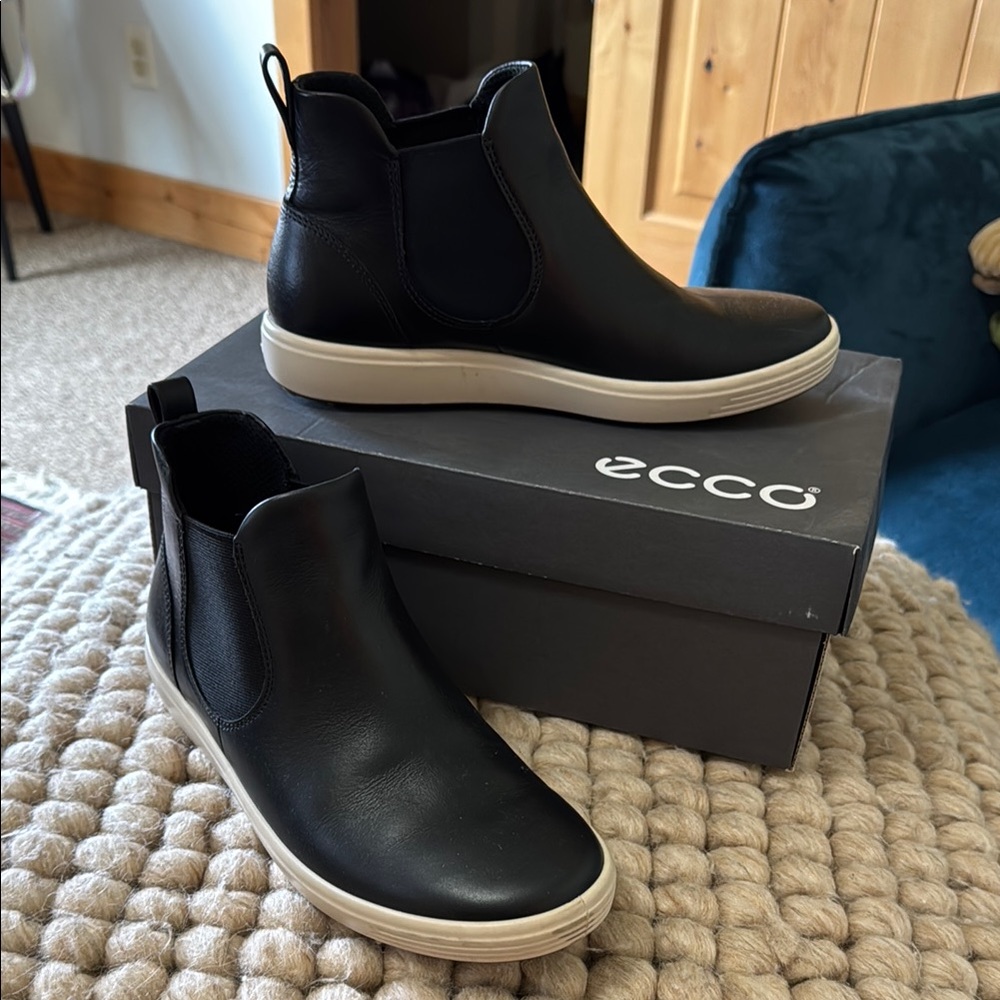 ECCO Black Leather Ankle Boots